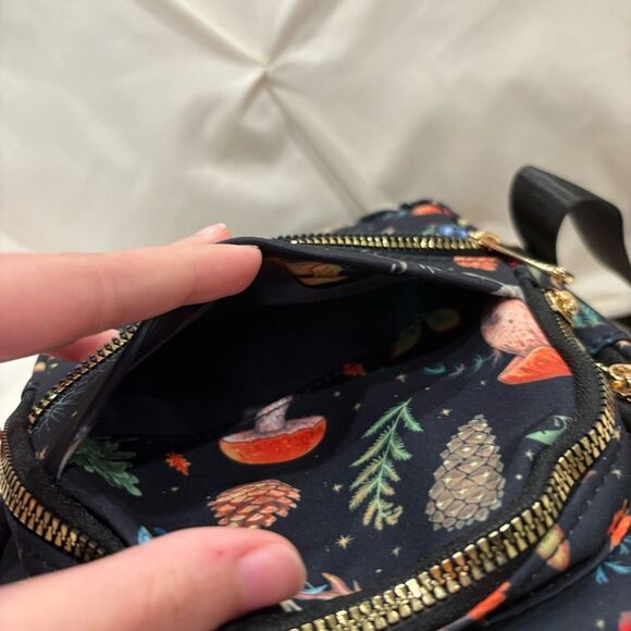 Unisex Mushroom Chest Sling Bag Travel Shoulder Daypack & Zippered Pouch NWT - Picture 6 of 10